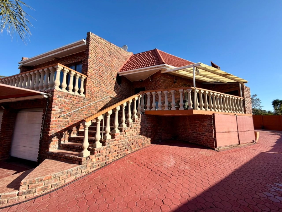 6 Bedroom Property for Sale in Heiderand Western Cape